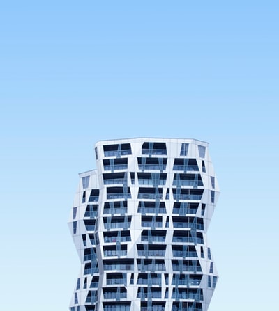 白色高层建筑